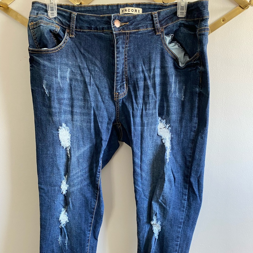 Distressed Skinny Jean